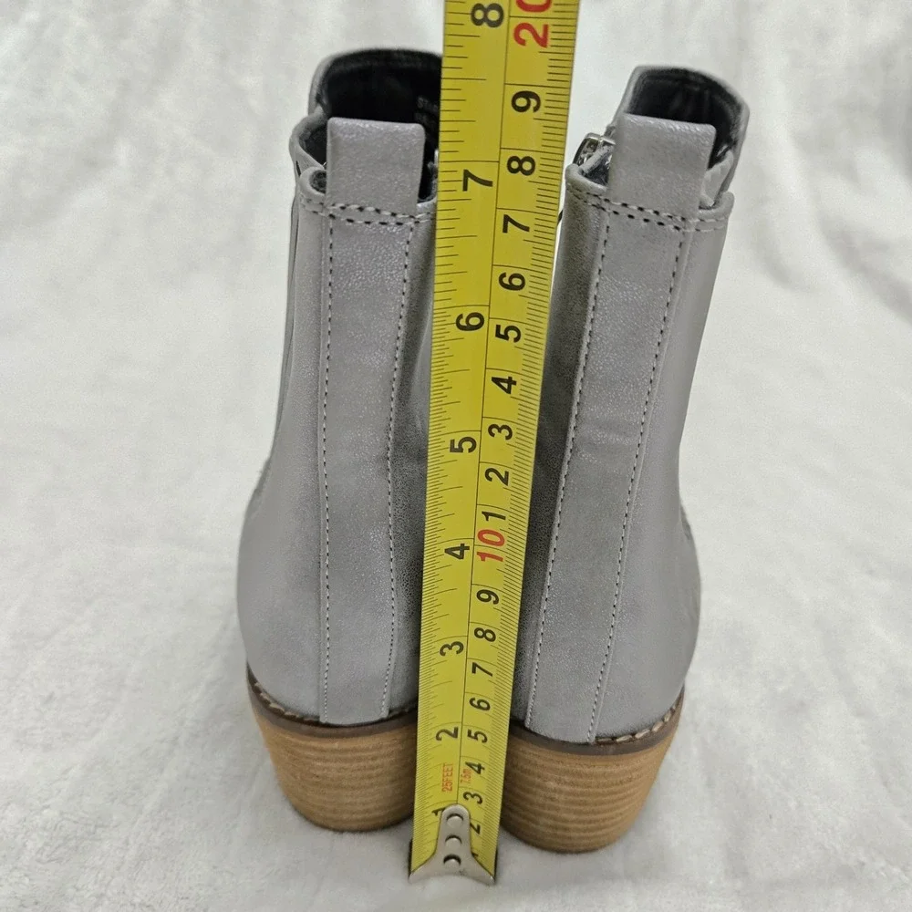 Boutique‎ by Corky's Wayland Ankle Boots Women's Sz 7 Metallic Gray Gold Festive